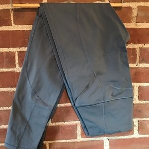 Gray VS Sport high waisted leggings with pockets